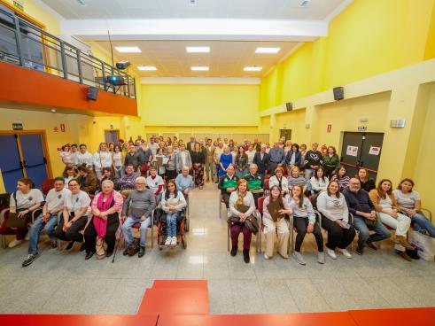 El alcalde, Alejandro Navarro Prieto, el concejal de Urbanismo, Vivienda y Juventud, Víctor Miranda, y los representantes de las distintas asociaciones