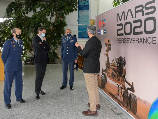 El alcalde, Ignacio Vázquez, visita el Instituto Nacional de Técnica Aeroespacial (INTA) y la empresa Ramem