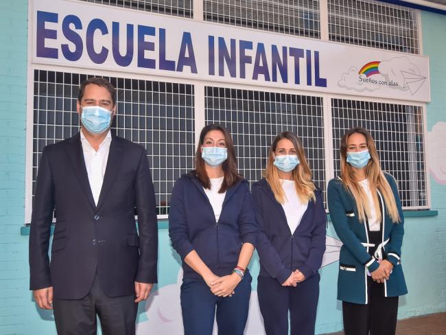 La "Escuela Infantil Sueños con alas" ofrece ayudar a compatibilizar a las familias el trabajo y cuidado de sus hijos, educándolos en un entorno basado en el cariño 