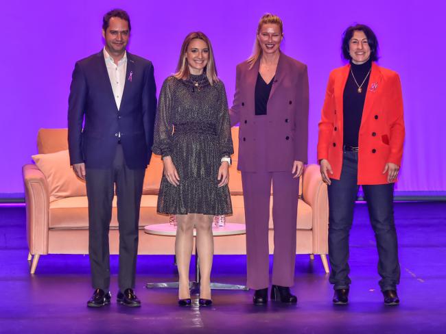 El Ayuntamiento de Torrejón celebra por todo lo alto el Día de la Mujer con el coloquio entre Anne Igartiburu y Patri Psicóloga, con representación teatrales para estudiantes y con la Marcha por la Igualdad