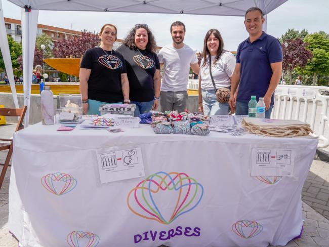 El alcalde, Alejandro Navarro Prieto y el concejal de Bienestar, Educación e Inmigración, Rubén Martínez, visitando la jornada