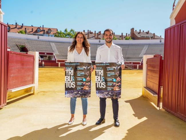 El alcalde, Alejandro Navarro Prieto, y la concejala de Igualdad y Festejos, María Eugenia Gil