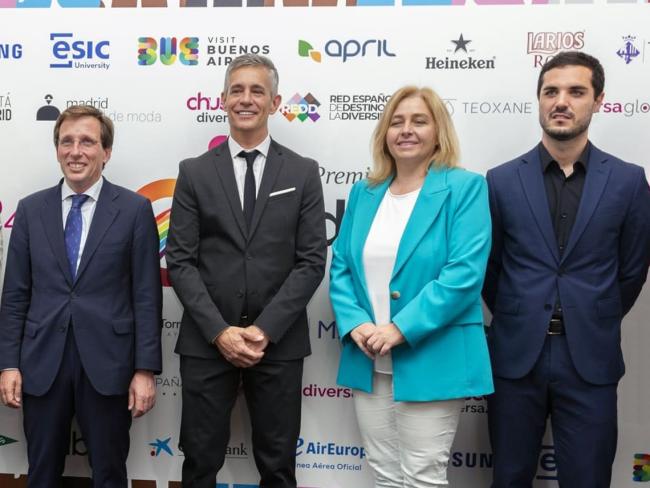 El alcalde de Torrejón de Ardoz junto al alcalde y la vicealcaldesa de Madrid y el presidente de la asociación Diversa Global