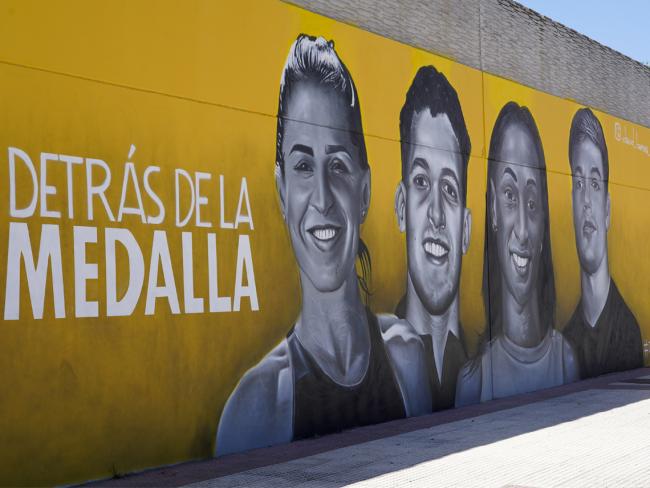 De izquierda a derecha en el mural: Sara Andrés, Hugo González, Ana Peleteiro y Joel Plata