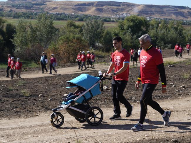 El alcalde, Alejandro Navarro, participó con su hija en la primera etapa de este nuevo Camino de Cervantes, junto a centenares de torrejoneros