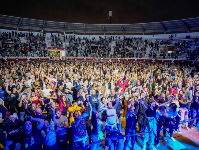 El público bailando y cantando al ritmo de la mejor música electrónica en el Torrejón Sound Festival 2024