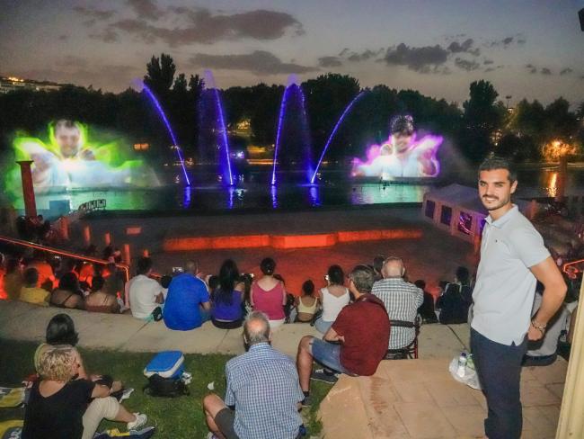 El alcalde, Alejandro Navarro Prieto, visitando el Espectáculo Fuente del Parque Europa