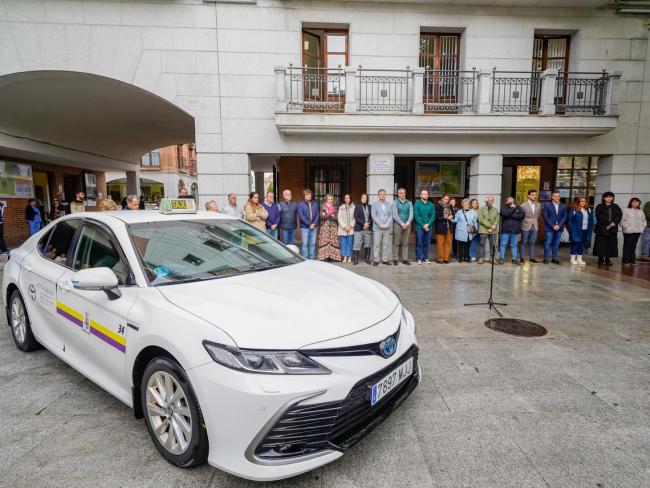 Torrejón de Ardoz ha guardado un minuto de silencio por el asesinato del taxista Isidro de las Heras Blasco, vecino de Torrejón de Ardoz