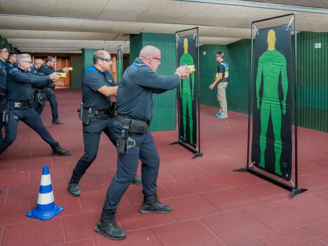 El Centro de Seguridad de la Policía Local de Torrejón de Ardoz acoge un curso para la formación de policías como instructores de pistolas eléctricas tipo TASER 7