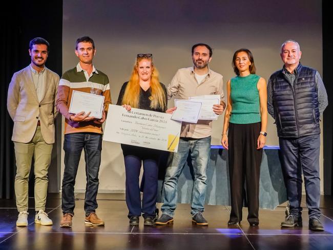 El alcalde, Alejandro Navarro y el concejal de Cultura, José Antonio Moreno con los ganadores XII Certamen Poético “Fernando Calvo” 