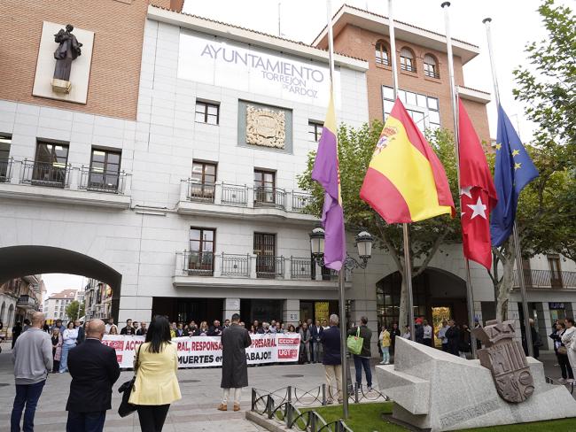 COMUNICADO por el fallecimiento en accidente laboral en nuestra ciudad de un operario el 2 de octubre y de un piloto del ALA 12 de la Base Aérea de Torrejón, fallecido en accidente aéreo