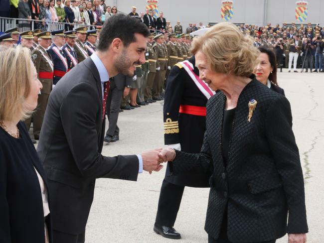 El alcalde, Alejandro Navarro Prieto, asiste al acto conmemorativo del 19 aniversario de la Unidad Militar de Emergencias en la Base Aérea de Torrejón de Ardoz, presidido por Su Majestad la Reina Doña Sofía