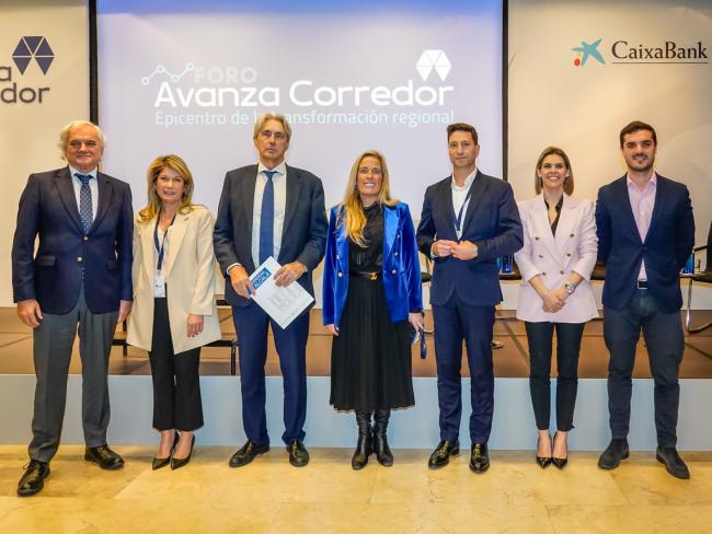 De izquierda a derecha: Miguel Garrido de la Cierva, presidente de CEIM, Laly Escudero, presidenta de AEDHE, José Vicente Saz Pérez, rector de la Universidad de Alcalá, Rocío Albert López- Ibor, consejera de Economía, Hacienda y Empleo de la Comunidad de Madrid, Roberto García, presidente y CEO de Meiji Pharma España, Judith Piquet, alcaldesa de Alcalá de Henares y Alejandro Navarro, alcalde de Torrejón de Ardoz