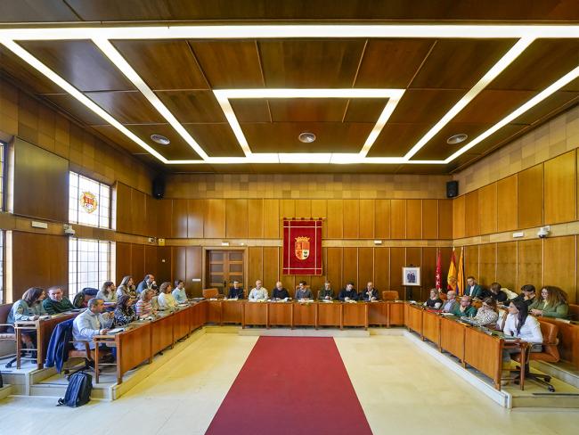 El alcalde, Alejandro Navarro, el 1er teniente de alcalde y concejal de Obras, Limpieza Urbana y Administración, Valeriano Díaz y el concejal de Bienestar, Educación e Inmigración, Rubén Martinez, se reunieron con los máximos responsables de los colegios públicos de la ciudad