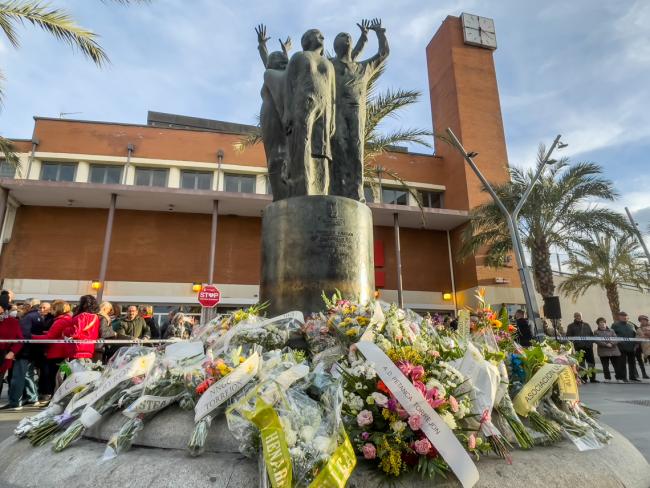 El monumento que se erige en la ciudad en homenaje a las víctimas, ubicado en la Plaza de España, frente a la estación de Cercanías.