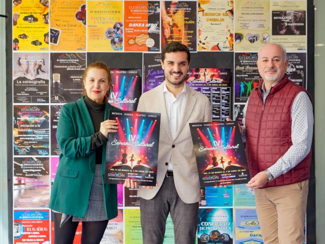 El alcalde, Alejandro Navarro, el concejal de Cultura, José Antonio Moreno y la jefa de estudios de las Escuelas de Danza y Teatro de la Caja del Arte, Paola T. Sanchís