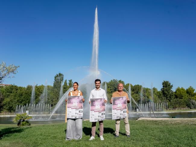 El alcalde, Alejandro Navarro, acompañado por el primer teniente alcalde, Valeriano Díaz, y la edil de Igualdad y Festejos, María Eugenia Gi, presentando las actividades programadas con motivo del 15º aniversario del Parque Europa