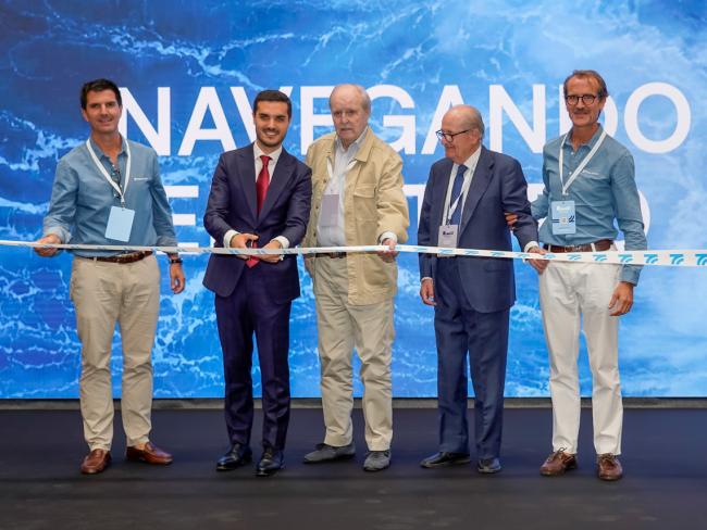 El alcalde, Alejandro Navarro, inaugurando las instalaciones de Touron