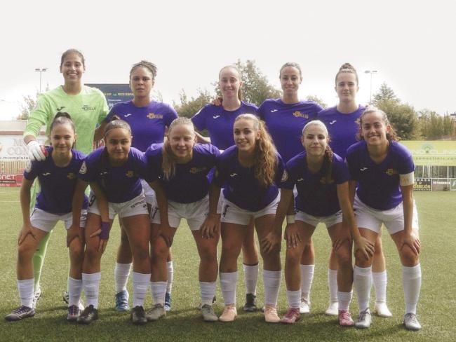 Equipo titular del Futbolellas CFF en uno de los partidos disputados en el Campo de Fútbol Municipal Las Veredillas