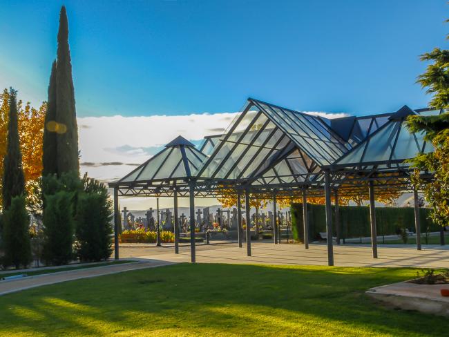 Con motivo del Día de Todos los Santos, hasta el domingo 2 de noviembre, se amplía el horario del cementerio 