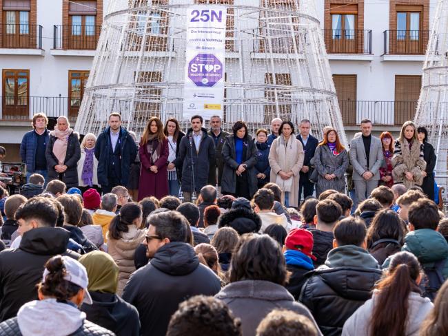 El acto desarrollado en la Plaza Mayor con motivo del Día Internacional Contra la Violencia de Género  