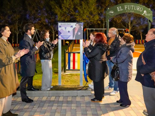 Inaugurada la nueva Zona infantil Adaptada en el Parque Europa que lleva el nombre de Adrián Burgos López, vecino de Torrejón de Ardoz, fallecido el 10 de enero de 2024