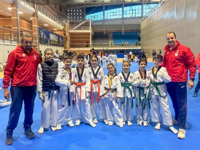 Equipo precadete del Club Taeguk que compitió en el Campeonato de España y quedó campeón