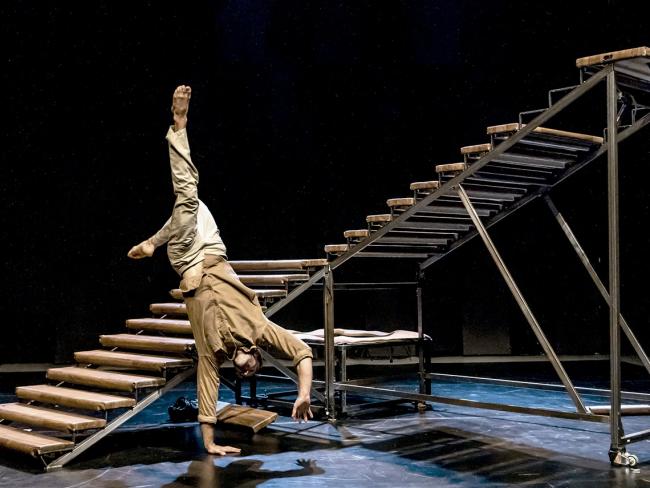 Akri, una obra de circo que une acrobacia, comedia y reflexión sobre la vida tendrá lugar este sábado, 21 de marzo, a las 20:00 horas
