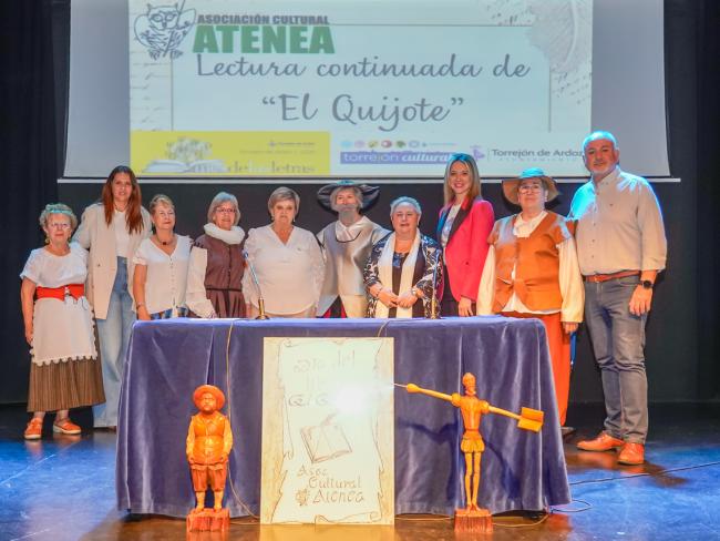 La tradicional lectura de las aventuras del ingenioso hidalgo Don Quijote de La Mancha está organizada por la Asociación Cultural Atenea