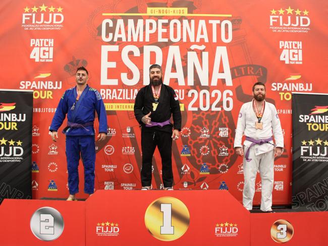 Eduardo Serna en el podio del Campeonato de España de jiu-jitsu brasileño