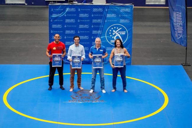 El alcalde, Alejandro Navarro Prieto, y la concejala de Deportes y Turismo, Miriam Gutierrez, han presentado la competición junto a Miguel Ángel Martínez San José y Diego Rodeiro de la Federación de Lucha