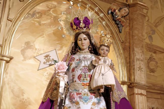 Imagen de la Virgen del Rosario Coronada